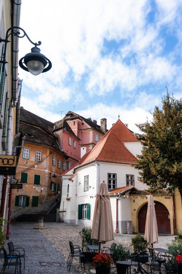 Charming Studio Ideal For Getaways Or Workations In Sibiu'S Medieval City Center Exterior photo